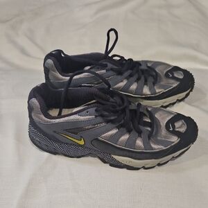 Nike Men's Black and Gray Running Shoes